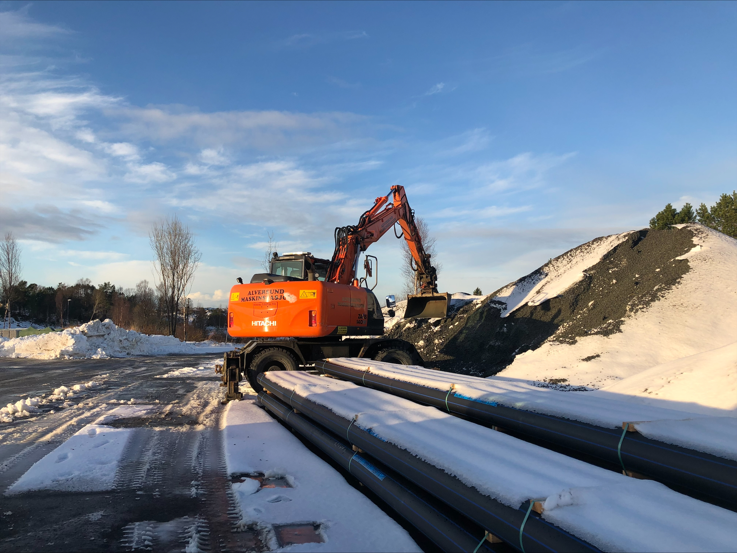 Vegbygging i Nordhordland utført av Alversund Maskinstasjon med moderne maskinpark og høy kvalitet